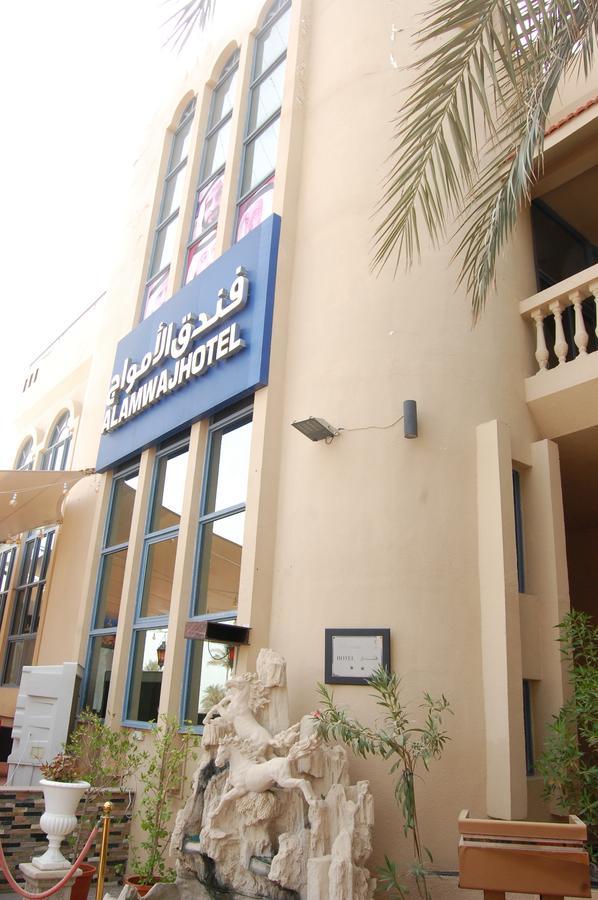 Al Amwaj Hotel Sharjah Esterno foto